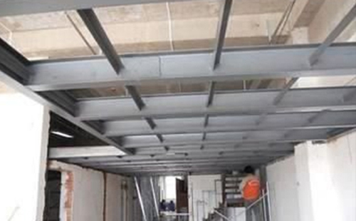 钢结构杂多钢结构隔层如何做才性价比更高